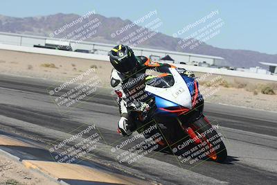 media/Oct-30-2025-Racers Edge (Thu) [[dabbdaf680]]/3-B Group/Session 3 (Turn 15 Inside)/